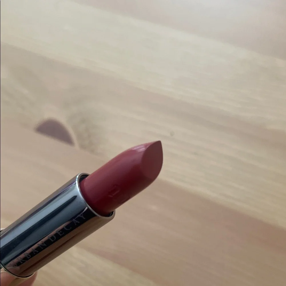 Urban Decay Comfort Matte Lipstick in Hitch Hike - Picture 1 of 3